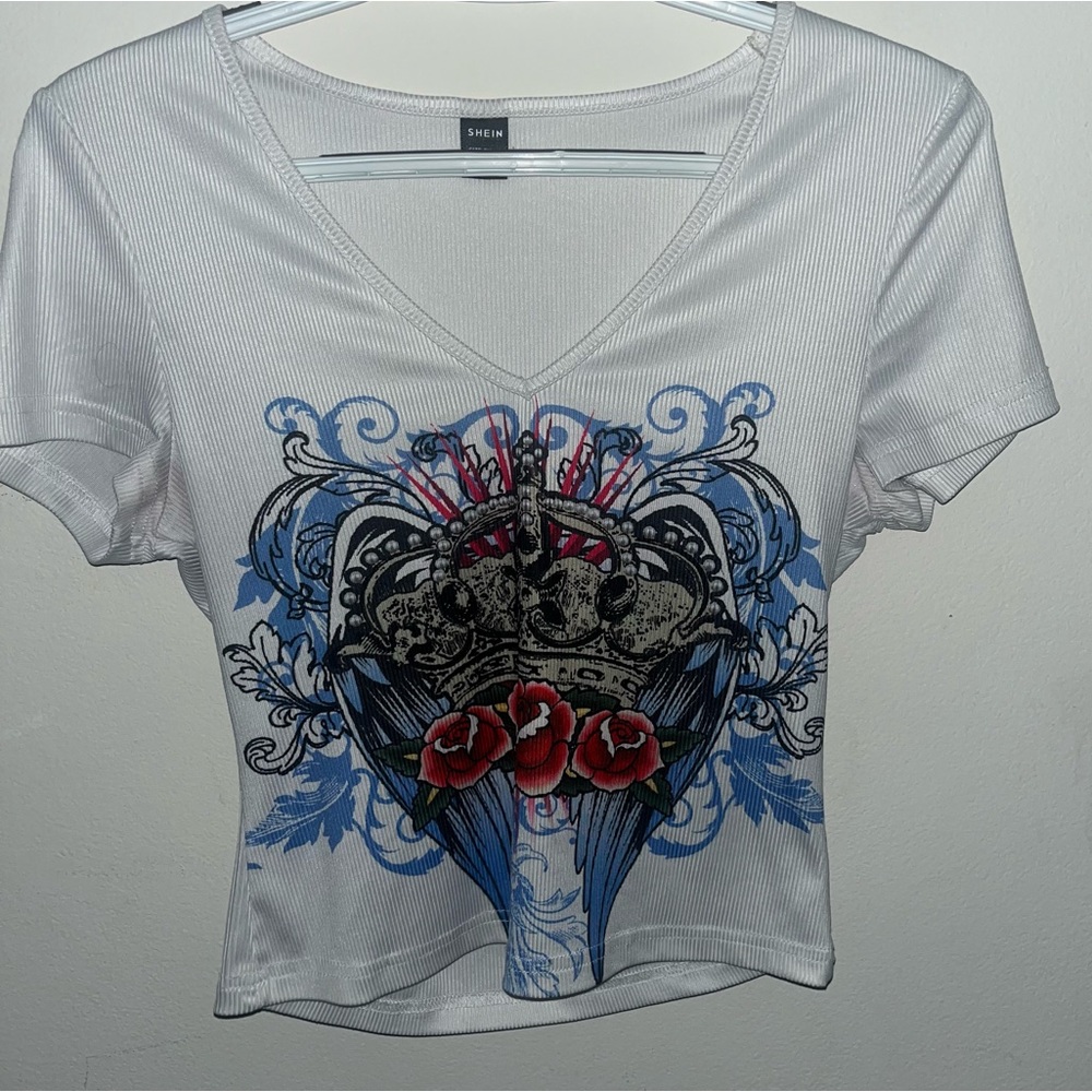 TIGHT CROP TOP WITH NEAT DESIGN